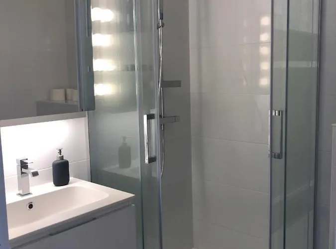 2 Pieces Avec Parking Quartier Du *